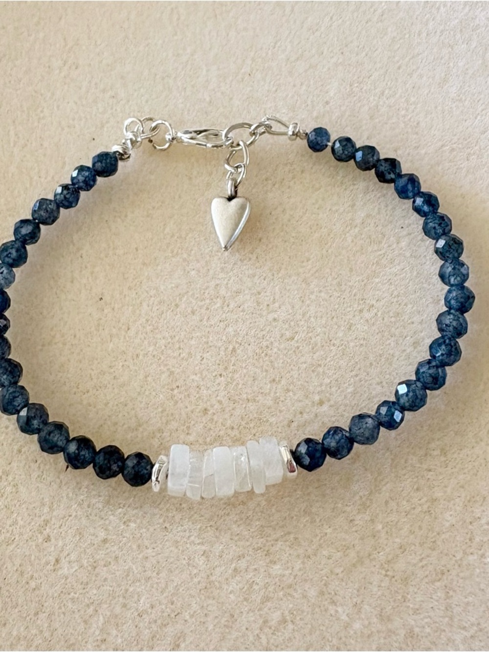 Natural Blue Sapphire with Moonstone Focul